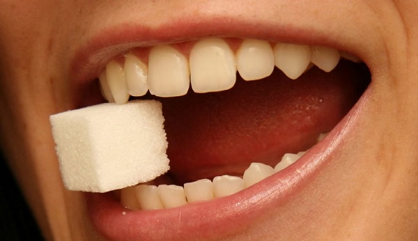 از اصول رعایت بهداشت دهان و دندان | خود داری از جویدن قند