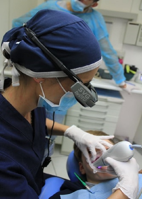 تجربه و تخصص پریودنتیست در ظاهر دندان ایمپلنت تاثیرگذار است