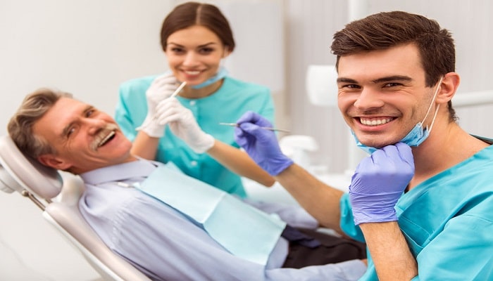 پرسنل و کارکنان یک کلینیک دندانپزشکی باید در کار خود متخصص باشند