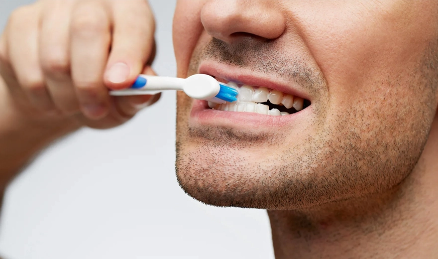 روش صحیح مسواک زدن برای دندان های کامپوزیت شده